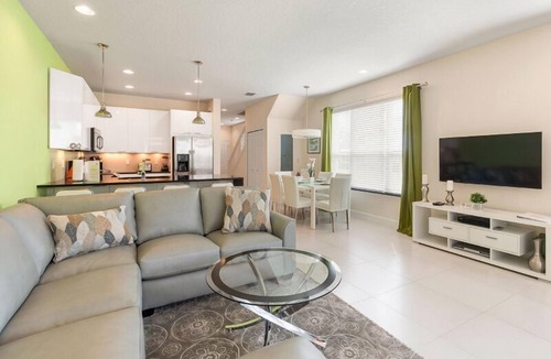 Four Corners House | ⛱ 3 Bed Townhome - Disney Area - Pool & Balcony ✈
