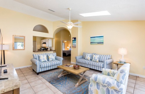 Sunridge Woods House | 3 Bedroom 2 Bathroom Vacation home minutes away from the Parks