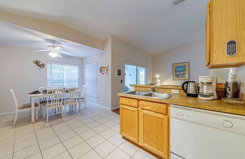 Loughman Villa | 3 Bedroom 3 Bathroom Villa with South facing pool 15 miles from Disney.