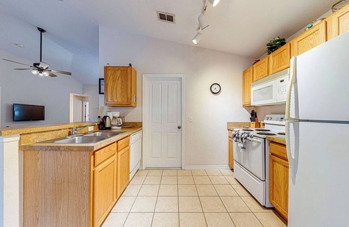 Loughman Villa | 3 Bedroom 3 Bathroom Villa with South facing pool 15 miles from Disney.