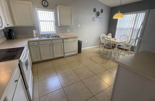 Clear Creek Villa | 3 Bedroom Villa with Poolside Cinema and Games Room Close to theme Parks sleeps 6+2
