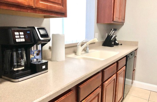 Florida Center Apartment | 301 - Super Clean & Beautiful. Pools, Gym, Lake