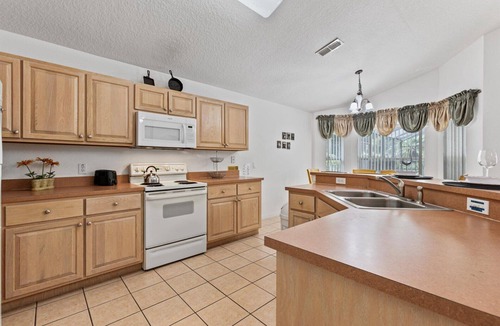 Cumbrian Lakes House | 4 Bedroom Private Pool+Spa Home 8 Miles to Disney