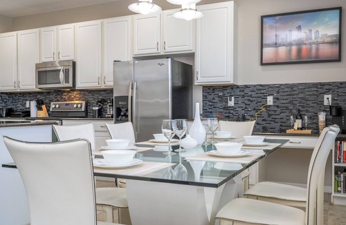 Seasons House | 4-bedroom Townhome Resort with Private Pool and BBQ Grill