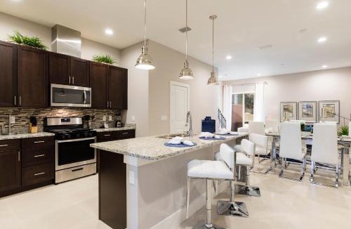 West Kissimmee Villa | 4 BR 4 BA Villa 5 min to Disneyworld 1804ft² BBQ