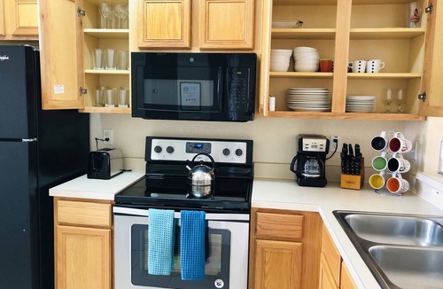 Kissimmee House | 4 BR unit with 2 King Size Ensuite BR , 3 Mi to Disney, 1 min to Pool, Free WiFi