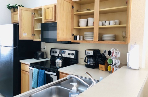 Kissimmee House | 4 BR unit with 2 King Size Ensuite BR , 3 Mi to Disney, 1 min to Pool, Free WiFi