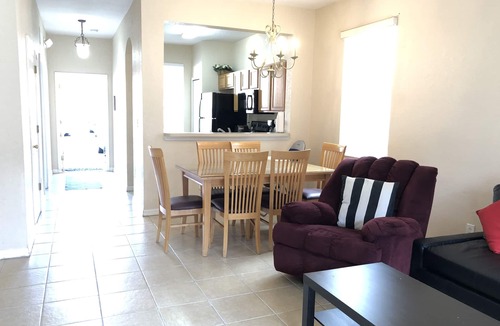 Kissimmee House | 4 BR unit with 2 King Size Ensuite BR , 3 Mi to Disney, 1 min to Pool, Free WiFi