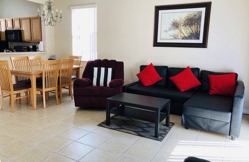 Kissimmee House | 4 BR unit with 2 King Size Ensuite BR , 3 Mi to Disney, 1 min to Pool, Free WiFi