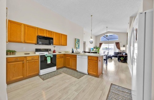 Westridge House | 4Bed 3Bath Private Pool Sunrise Retreat