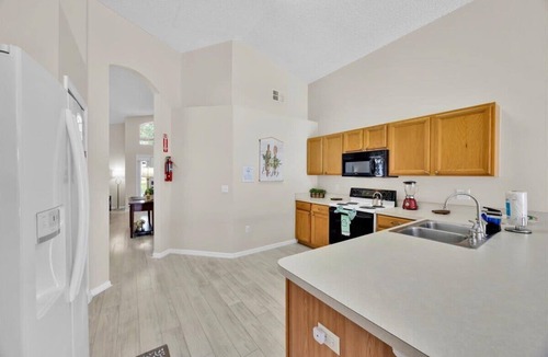Westridge House | 4Bed 3Bath Private Pool Sunrise Retreat