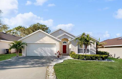 Florida Pines House | 4BR Sunny Paradise near Disney World