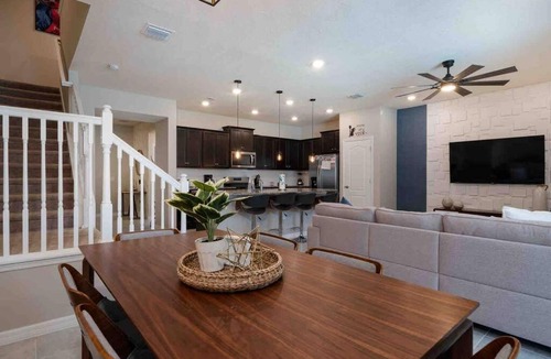 Loughman House | 5 BR Solterra Resort home w/ pool BBQ near Disney