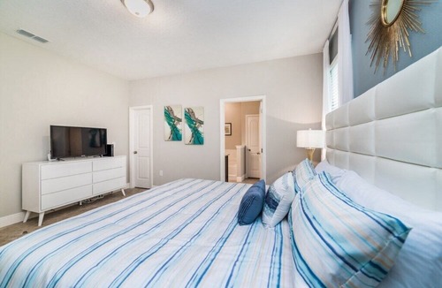 Loughman House | 5267 Wildwood Way