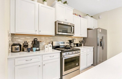 Loughman House | 5548 Solterra Room | Full Bed & Shared Bathroom