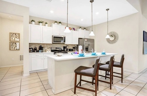 Loughman House | 5548 Solterra Room | Queen Bed & Shared Bathroom