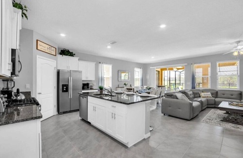Loughman House | 6 Bed Luxury Home in Solterra Resort