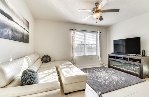 Buena Ventura Lakes House | 7 Mi to USTA Waterfront Tennis House with Yard!