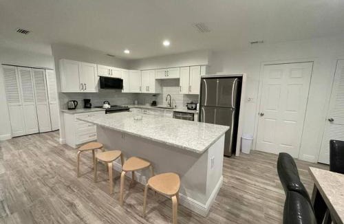 Orlando House | 7326 Lake View Bungallow-5 Minutes Universal