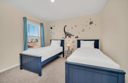 Loughman House | 7655 Oakmoss Loop