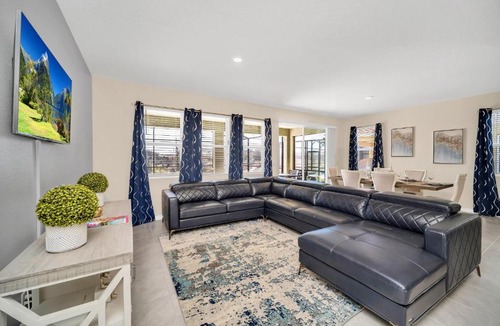 Loughman House | 7655 Oakmoss Loop
