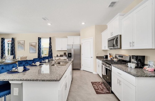 Loughman House | 7655 Oakmoss Loop