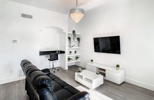 Metro West Condo | 78 m² Condo ∙ 1 bedroom ∙ 2 guests