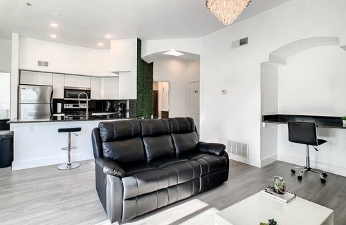 Metro West Condo | 78 m² Condo ∙ 1 bedroom ∙ 2 guests