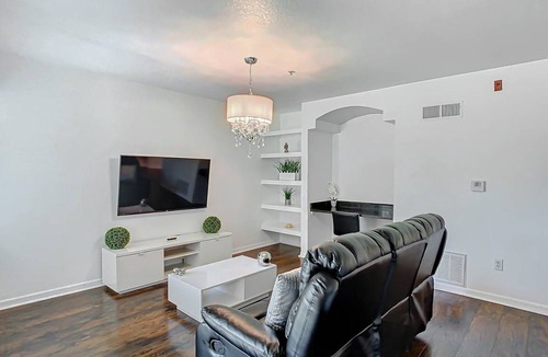 Metro West Condo | 78 m² Condo ∙ 1 bedroom ∙ 2 guests