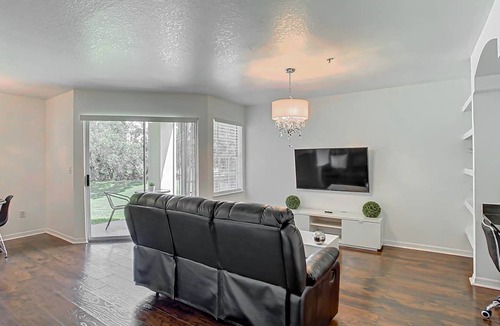 Metro West Condo | 78 m² Condo ∙ 1 bedroom ∙ 2 guests