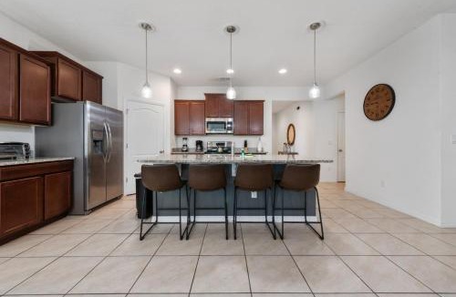 Loughman House | 7BD Amazing Home Game Room Pool and Spa near Disney