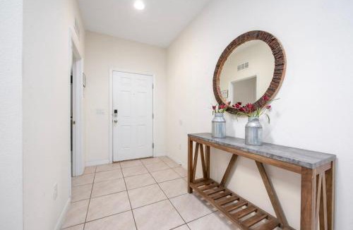 Loughman House | 7BD Amazing Home Game Room Pool and Spa near Disney