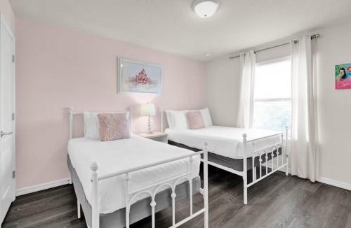 Four Corners House | 8BR Disney Villa with Pool, GameRoom, and Resort Amenities