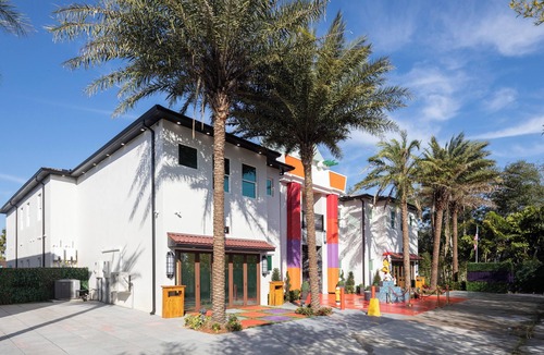 Loughman House | ADVENTURE ISLAND EXTREME PRIVATE ATTRACTION VACATION HOME