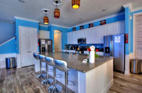 Loughman House | America & Music City Twin Mansion, Sleeps 80