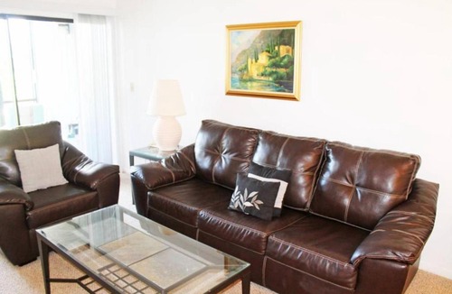 Ventura House | Atrium Drive Getaway