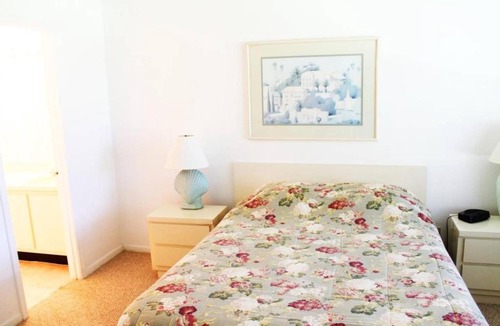 Ventura House | Atrium Drive Getaway