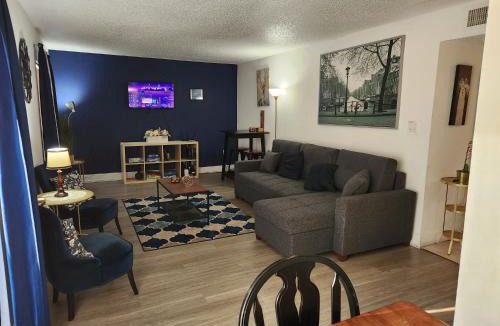 Southwest Orlando Apartment | Beautiful 2-Bedroom Condo Near Universal and other Orlando Attractions, King Bed & Wi-Fi