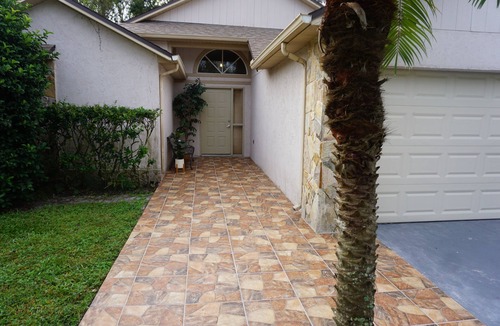 Alafaya Woods House | Beautiful 3 Bedroom 2 full bath 2 car 🚗 garage.