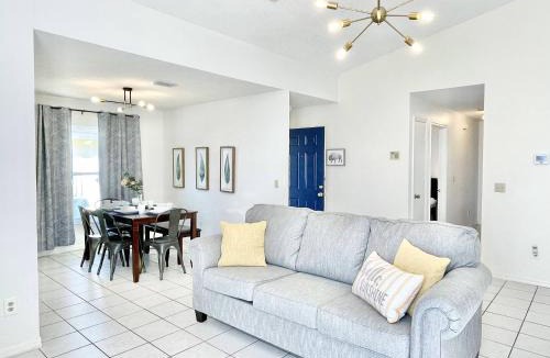 Indian Wells House | Beautiful 3BR House with Private Pool near Disney
