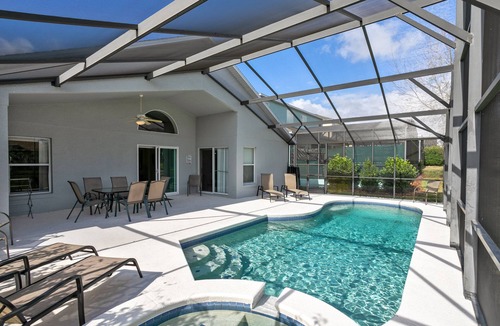 Highgate Park Villa | Beautiful 4 Bedroom 3 Bathroom pool and spa Villa In Secure Gated Community