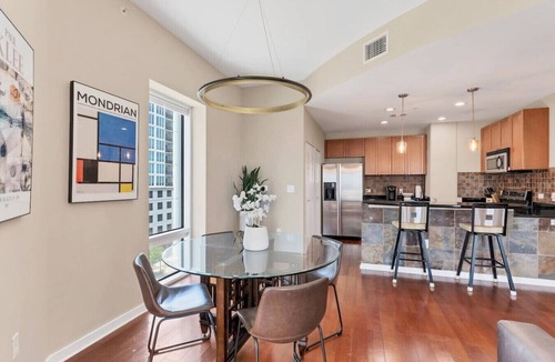South Eola Condo | Beautiful Downtown Condo 1/1