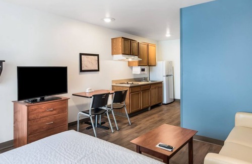 Azalea Park Apartment | Beautiful Studio apartment (420692) by Houzlet