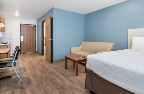 Azalea Park Apartment | Beautiful Studio apartment (420692) by Houzlet