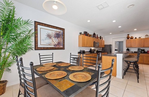 Legacy Park Villa | Beautiful Villa, Private Pool facing SW, Spa, Games Room, 20 min from Parks.