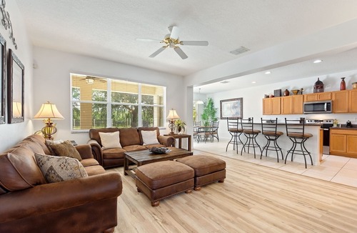 Legacy Park Villa | Beautiful Villa, Private Pool facing SW, Spa, Games Room, 20 min from Parks.