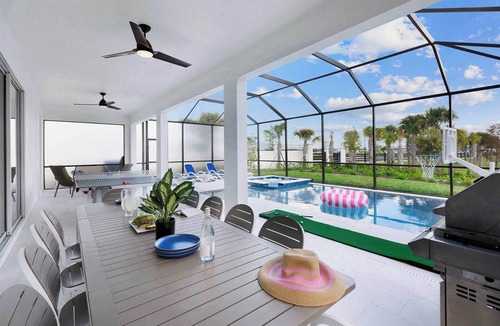 Florida Center House | Boundless Bungalow | Huge estate next to Universal with wizard BR, theater, pool