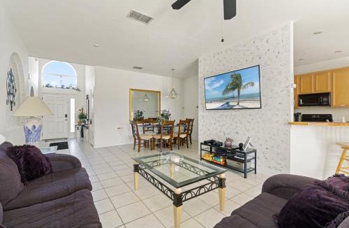 Crescent Lakes House | Brand "New" Oasis Smart TVs Pool Games 4 Beds