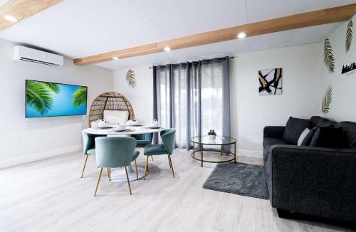 Buena Ventura Lakes Apartment | BRANDNEW 2023 LAKEFRONT APT