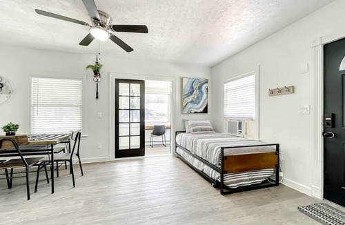 Wadeview Park House | Budget-Friendly 1BR Prime Orlando Location